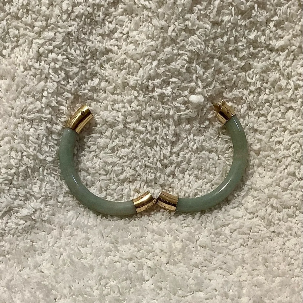 Vtg 14K Yellow Gold Hinge Jade Bangle / 57mm circumference /2.3”inside Diameter - Picture 7 of 13